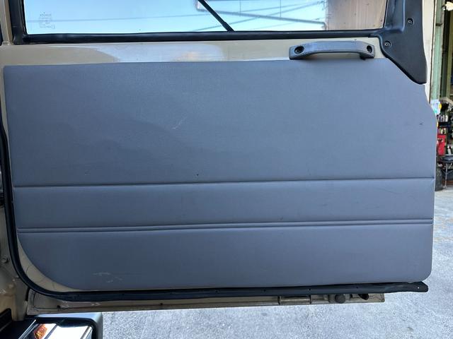 ランドクルーザープラド EXワイド ナローボディ仕様 ベージュホワイトツートン全塗装済み 新品グリル 新品ウインカーレンズ 新品3色LEDコンビテール シートカバー ナルディハンドル ナビ Bカメラ フルセグTV 輸出用ホイール(26枚目)