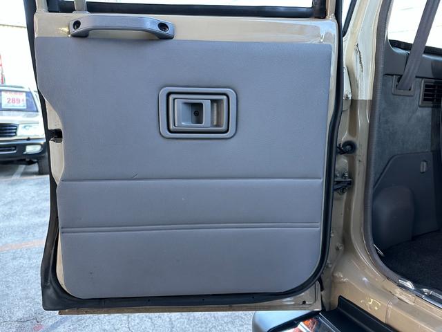 ランドクルーザープラド EXワイド ナローボディ仕様 ベージュホワイトツートン全塗装済み 新品グリル 新品ウインカーレンズ 新品3色LEDコンビテール シートカバー ナルディハンドル ナビ Bカメラ フルセグTV 輸出用ホイール(27枚目)