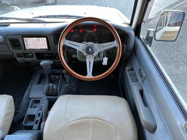 ランドクルーザープラド EXワイド ナローボディ仕様 ベージュホワイトツートン全塗装済み 新品グリル 新品ウインカーレンズ 新品3色LEDコンビテール シートカバー ナルディハンドル ナビ Bカメラ フルセグTV 輸出用ホイール(30枚目)