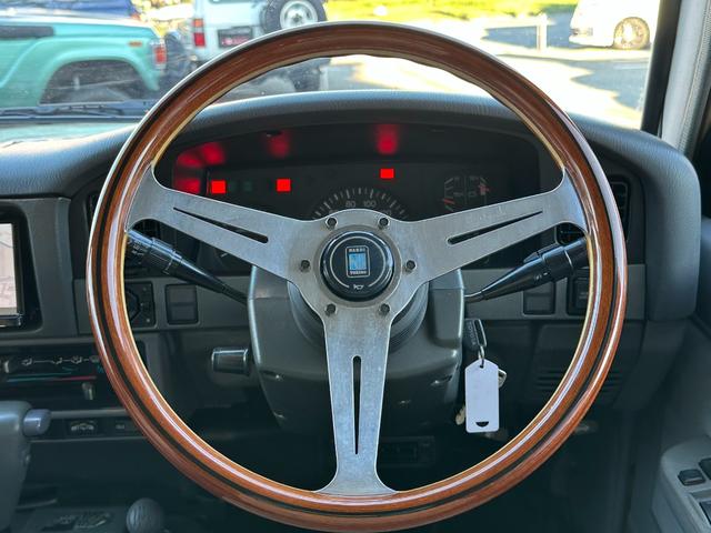 ランドクルーザープラド EXワイド ナローボディ仕様 ベージュホワイトツートン全塗装済み 新品グリル 新品ウインカーレンズ 新品3色LEDコンビテール シートカバー ナルディハンドル ナビ Bカメラ フルセグTV 輸出用ホイール(31枚目)