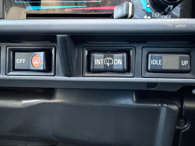 ランドクルーザープラド EXワイド ナローボディ仕様 ベージュホワイトツートン全塗装済み 新品グリル 新品ウインカーレンズ 新品3色LEDコンビテール シートカバー ナルディハンドル ナビ Bカメラ フルセグTV 輸出用ホイール(40枚目)