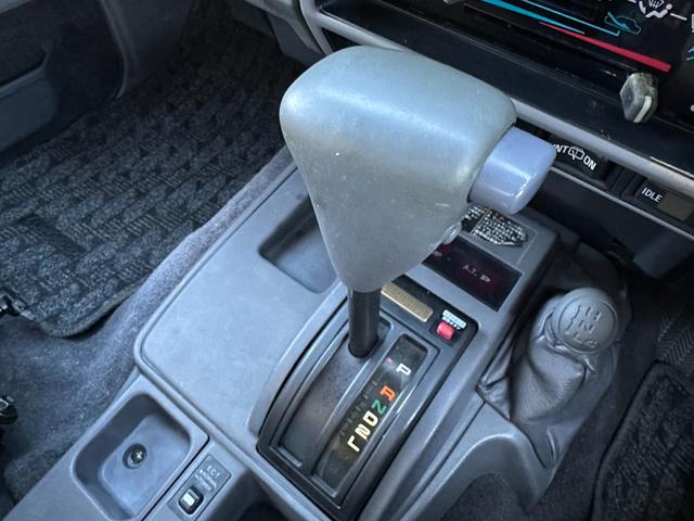 ランドクルーザープラド EXワイド ナローボディ仕様 ベージュホワイトツートン全塗装済み 新品グリル 新品ウインカーレンズ 新品3色LEDコンビテール シートカバー ナルディハンドル ナビ Bカメラ フルセグTV 輸出用ホイール(45枚目)