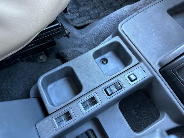 ランドクルーザープラド EXワイド ナローボディ仕様 ベージュホワイトツートン全塗装済み 新品グリル 新品ウインカーレンズ 新品3色LEDコンビテール シートカバー ナルディハンドル ナビ Bカメラ フルセグTV 輸出用ホイール(48枚目)