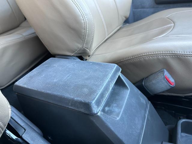 ランドクルーザープラド EXワイド ナローボディ仕様 ベージュホワイトツートン全塗装済み 新品グリル 新品ウインカーレンズ 新品3色LEDコンビテール シートカバー ナルディハンドル ナビ Bカメラ フルセグTV 輸出用ホイール(49枚目)