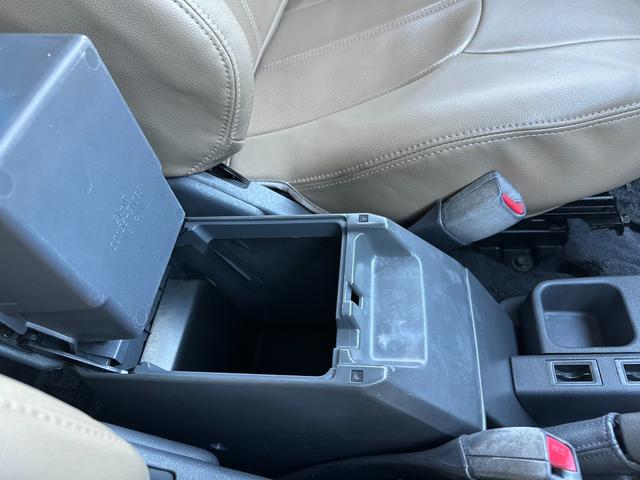 ランドクルーザープラド EXワイド ナローボディ仕様 ベージュホワイトツートン全塗装済み 新品グリル 新品ウインカーレンズ 新品3色LEDコンビテール シートカバー ナルディハンドル ナビ Bカメラ フルセグTV 輸出用ホイール(51枚目)