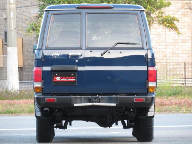 ランドクルーザー70 LX ランクル76 後期型 新品ネイビー全塗装済み フェンダーミラー ナローボディ 4ナンバー登録 ブラッドレーVホイール マットブラックグリル マットブラックバンパー パワーウインドウ 集中ドアロック(35枚目)