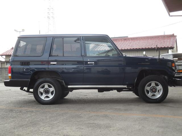 ランドクルーザー70 LX ランクル76 後期型 新品ネイビー全塗装済み フェンダーミラー ナローボディ 4ナンバー登録 ブラッドレーVホイール マットブラックグリル マットブラックバンパー パワーウインドウ 集中ドアロック(70枚目)