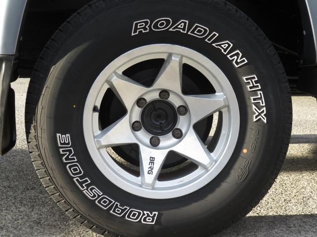 ハイラックススポーツピック ダブルキャブ ワイド 前期角目ヘッドライト ダブルキャブ 5人乗り 4WD トノカバー サンルーフ 社外アルミホイール ホワイトレタータイヤ メッキリヤステップバンパー アリーナホーン エアコン パワーウインドウ ETC(22枚目)