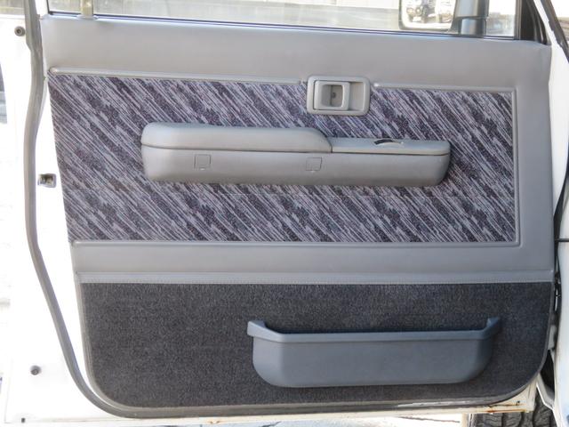 ランドクルーザープラド ＳＸワイド　７８プラド　後期型　１ナンバー登録　５人乗り　ホワイト全塗装　２インチリフトアップ　ＫＳオリジナルシートカバー　新品フロントバンパー　新品リアバンパー　新品グリル　ＧＩギアリアラダー　背面Ｔサンルーフ（15枚目）