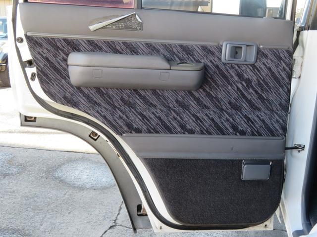 ランドクルーザープラド ＳＸワイド　７８プラド　後期型　１ナンバー登録　５人乗り　ホワイト全塗装　２インチリフトアップ　ＫＳオリジナルシートカバー　新品フロントバンパー　新品リアバンパー　新品グリル　ＧＩギアリアラダー　背面Ｔサンルーフ（16枚目）