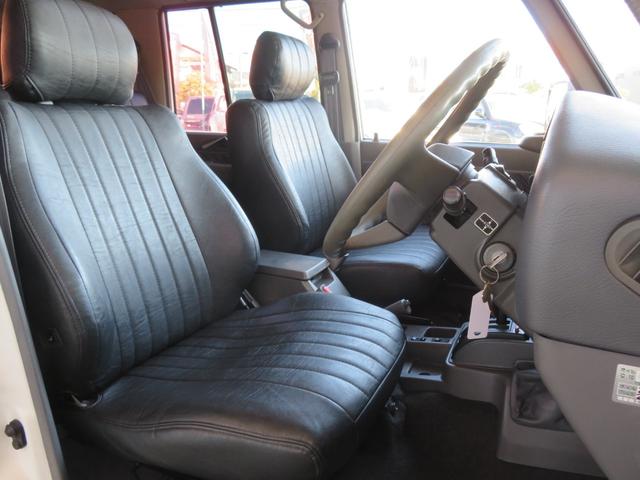 ランドクルーザープラド ＳＸワイド　７８プラド　後期型　１ナンバー登録　５人乗り　ホワイト全塗装　２インチリフトアップ　ＫＳオリジナルシートカバー　新品フロントバンパー　新品リアバンパー　新品グリル　ＧＩギアリアラダー　背面Ｔサンルーフ（17枚目）