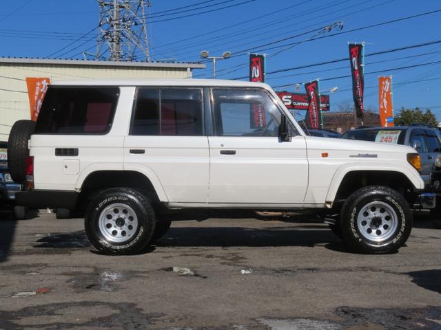 ランドクルーザープラド ＳＸワイド　７８プラド　後期型　１ナンバー登録　５人乗り　ホワイト全塗装　２インチリフトアップ　ＫＳオリジナルシートカバー　新品フロントバンパー　新品リアバンパー　新品グリル　ＧＩギアリアラダー　背面Ｔサンルーフ（40枚目）