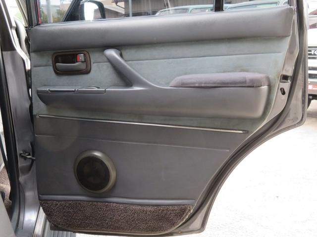 ランドクルーザー８０ ＶＸリミテッド　中期型　グレー全塗装済み　ナロー仕様　角目４灯　１ナンバー登録構造変更済み　ブラットレーＶ　ＢＦグットリッチＭＴタイヤ　ウッドコンビハンドル　シートカバー　シートヒーター　サンルーフ　Ｂカメラ（11枚目）