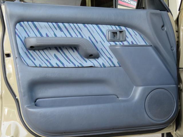 ランドクルーザープラド ＴＸ　９５プラド　ベージュ全塗装済み　ナロー仕様　ディーゼルターボ　丸目換装　マットブラックバンパー　ＡＲＢルーフラック　新品クリスタルオレンジコーナーレンズ　フリップダウンモニター　ナビ　フルセグＴＶ（12枚目）