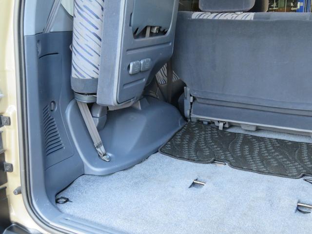 ランドクルーザープラド ＴＸ　９５プラド　ベージュ全塗装済み　ナロー仕様　ディーゼルターボ　丸目換装　マットブラックバンパー　ＡＲＢルーフラック　新品クリスタルオレンジコーナーレンズ　フリップダウンモニター　ナビ　フルセグＴＶ（15枚目）