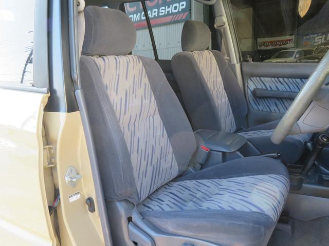 ランドクルーザープラド ＴＸ　９５プラド　ベージュ全塗装済み　ナロー仕様　ディーゼルターボ　丸目換装　マットブラックバンパー　ＡＲＢルーフラック　新品クリスタルオレンジコーナーレンズ　フリップダウンモニター　ナビ　フルセグＴＶ（17枚目）