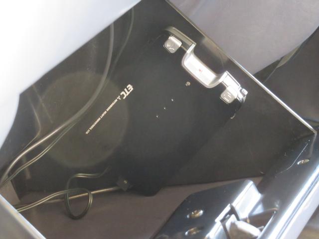 ランドクルーザープラド ＴＸ　９５プラド　ベージュ全塗装済み　ナロー仕様　ディーゼルターボ　丸目換装　マットブラックバンパー　ＡＲＢルーフラック　新品クリスタルオレンジコーナーレンズ　フリップダウンモニター　ナビ　フルセグＴＶ（62枚目）