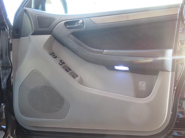 ハイラックスサーフ ＳＳＲ－Ｘリミテッド　６０ｔｈスペシャルＥＤ　２１５サーフ　後期型　シルバールーフレール　新品２インチリフトアップ　新品マッドヴァンスホイール　新品ジオランダーＸ－ＡＴタイヤ　シルバールーフレール　バックフォグ　ナビ　バックカメラ　ＥＴＣ（8枚目）