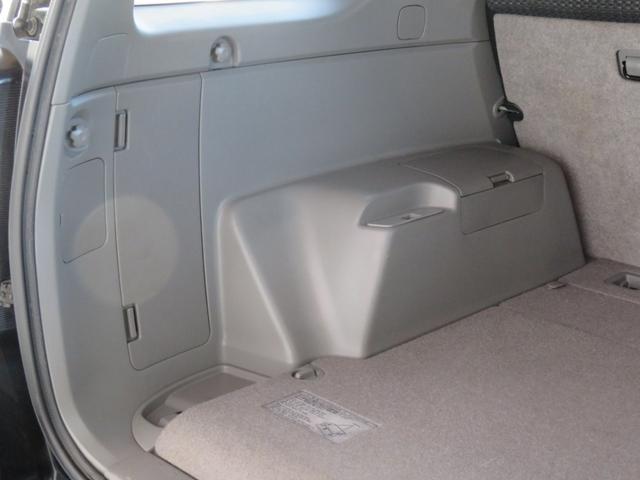 ハイラックスサーフ ＳＳＲ－Ｘリミテッド　６０ｔｈスペシャルＥＤ　２１５サーフ　後期型　シルバールーフレール　新品２インチリフトアップ　新品マッドヴァンスホイール　新品ジオランダーＸ－ＡＴタイヤ　シルバールーフレール　バックフォグ　ナビ　バックカメラ　ＥＴＣ（11枚目）