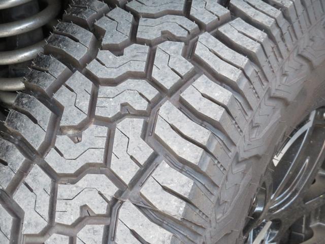 ハイラックスサーフ ＳＳＲ－Ｘリミテッド　６０ｔｈスペシャルＥＤ　２１５サーフ　後期型　シルバールーフレール　新品２インチリフトアップ　新品マッドヴァンスホイール　新品ジオランダーＸ－ＡＴタイヤ　シルバールーフレール　バックフォグ　ナビ　バックカメラ　ＥＴＣ（44枚目）