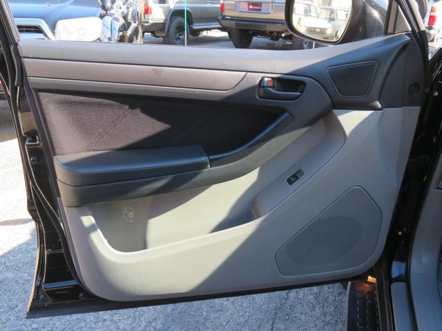 ハイラックスサーフ ＳＳＲ－Ｘリミテッド　２１５サーフ　後期型　ルーフレール　２インチリフトアップ　社外ＡＷ　ジオランダーＸーＡＴタイヤ　黒木目レザーコンビハンドル　ウッドコンビシフトノブ　ナビＢカメラ　フルセグＴＶ　寒冷地仕様　バックフォグ（10枚目）