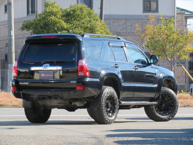 ハイラックスサーフ ＳＳＲ－Ｘリミテッド　２１５サーフ　後期型　ルーフレール　２インチリフトアップ　社外ＡＷ　ジオランダーＸーＡＴタイヤ　黒木目レザーコンビハンドル　ウッドコンビシフトノブ　ナビＢカメラ　フルセグＴＶ　寒冷地仕様　バックフォグ（23枚目）