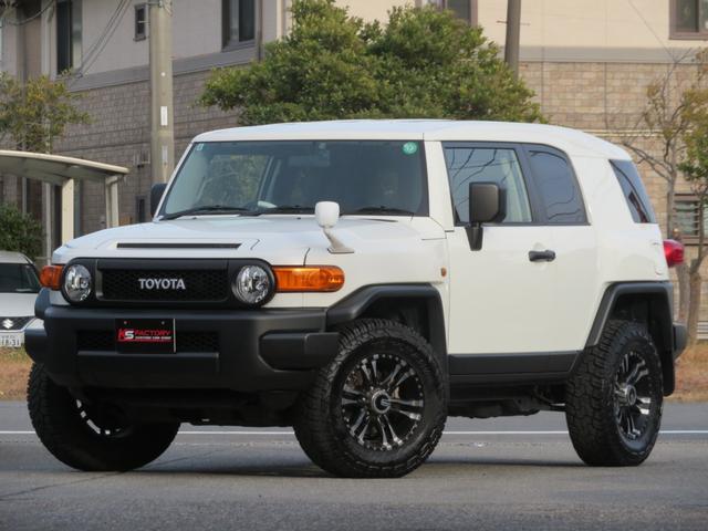 ＦＪクルーザー ベースグレード　クリアランスソナー　ホワイトコンビハンドル　ＳＤナビ　バックカメラ　ＥＴＣ　マットブラックバンパー　マットブラックグリル　１７インチアルミホイール　ジオランダーＸーＡＴタイヤ　カーテンエアバッグ（2枚目）