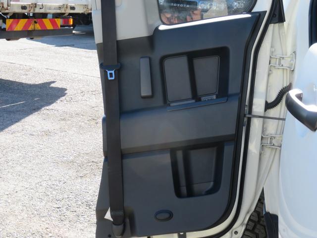 ＦＪクルーザー ベースグレード　クリアランスソナー　ホワイトコンビハンドル　ＳＤナビ　バックカメラ　ＥＴＣ　マットブラックバンパー　マットブラックグリル　１７インチアルミホイール　ジオランダーＸーＡＴタイヤ　カーテンエアバッグ（13枚目）