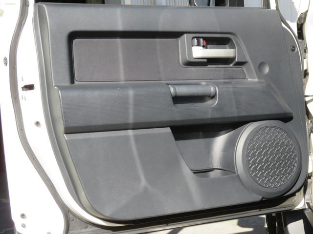 ＦＪクルーザー ベースグレード　クリアランスソナー　ホワイトコンビハンドル　ＳＤナビ　バックカメラ　ＥＴＣ　マットブラックバンパー　マットブラックグリル　１７インチアルミホイール　ジオランダーＸーＡＴタイヤ　カーテンエアバッグ（14枚目）