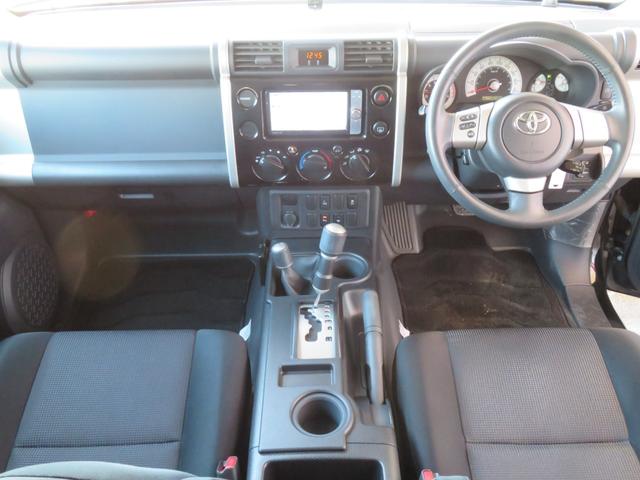 ＦＪクルーザー ブラックカラーパッケージ　ＦＪクルーザー　ブラックカラーパッケージ　専用純正ホイール　クルコン　Ａトラ　クリアランスソナー　ホワイトルーフ　ナビ　フルセグＴＶ　Ｂカメラ　Ｂｌｕｅｔｏｏｔｈ　サイドステップ　エアバッグ　ＥＴＣ（3枚目）