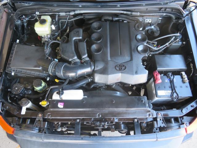 ＦＪクルーザー ブラックカラーパッケージ　ＦＪクルーザー　ブラックカラーパッケージ　専用純正ホイール　クルコン　Ａトラ　クリアランスソナー　ホワイトルーフ　ナビ　フルセグＴＶ　Ｂカメラ　Ｂｌｕｅｔｏｏｔｈ　サイドステップ　エアバッグ　ＥＴＣ（8枚目）