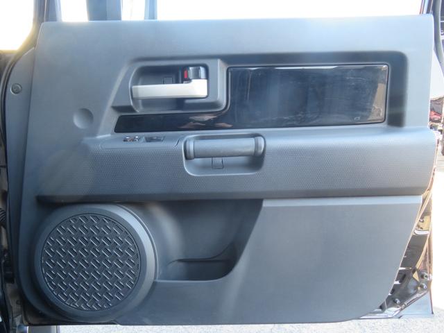 ＦＪクルーザー ブラックカラーパッケージ　ＦＪクルーザー　ブラックカラーパッケージ　専用純正ホイール　クルコン　Ａトラ　クリアランスソナー　ホワイトルーフ　ナビ　フルセグＴＶ　Ｂカメラ　Ｂｌｕｅｔｏｏｔｈ　サイドステップ　エアバッグ　ＥＴＣ（11枚目）