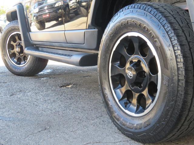 ＦＪクルーザー ブラックカラーパッケージ　ＦＪクルーザー　ブラックカラーパッケージ　専用純正ホイール　クルコン　Ａトラ　クリアランスソナー　ホワイトルーフ　ナビ　フルセグＴＶ　Ｂカメラ　Ｂｌｕｅｔｏｏｔｈ　サイドステップ　エアバッグ　ＥＴＣ（45枚目）