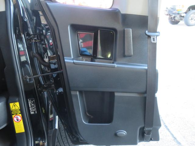 ＦＪクルーザー カラーパッケージ　ルーフラック　サイドステップ　クルコン　クリアランスソナー　本革ハンドル　Ｂｌｕｅｔｏｏｔｈ接続対応カーナビ　デジタルＴＶ　ＥＴＣ　マットブラックバンパー　純正スチールホイール　カーテンエアバッグ（14枚目）