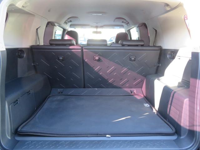 ＦＪクルーザー カラーパッケージ　ルーフラック　サイドステップ　クルコン　クリアランスソナー　本革ハンドル　Ｂｌｕｅｔｏｏｔｈ接続対応カーナビ　デジタルＴＶ　ＥＴＣ　マットブラックバンパー　純正スチールホイール　カーテンエアバッグ（21枚目）