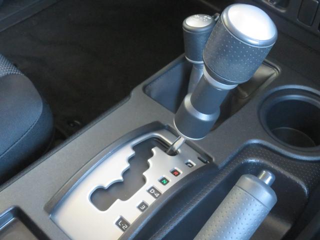 ＦＪクルーザー カラーパッケージ　ルーフラック　サイドステップ　クルコン　クリアランスソナー　本革ハンドル　Ｂｌｕｅｔｏｏｔｈ接続対応カーナビ　デジタルＴＶ　ＥＴＣ　マットブラックバンパー　純正スチールホイール　カーテンエアバッグ（65枚目）