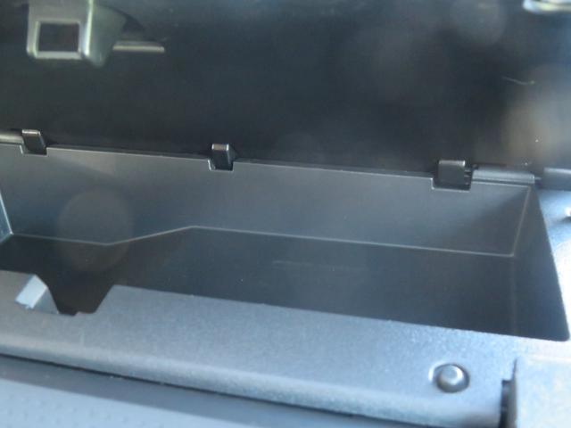 ＦＪクルーザー カラーパッケージ　ルーフラック　サイドステップ　クルコン　クリアランスソナー　本革ハンドル　Ｂｌｕｅｔｏｏｔｈ接続対応カーナビ　デジタルＴＶ　ＥＴＣ　マットブラックバンパー　純正スチールホイール　カーテンエアバッグ（67枚目）