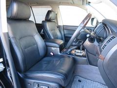 【運転席シート】本革パワーシートです☆長距離運転も疲れにくい構造になっております！追加でシートカバーの取付もできますので、お気軽にお問い合わせ下さい☆ 6