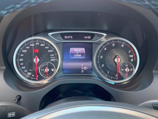 Ａクラス Ａ１８０　スタイル　ユーザー買取車／純正オーディオディスプレイ／バックモニター／ＬＥＤヘッドライト／社外１９インチアルミ／ブラインドスポットモニター／ハーフレザーシート／社外前後ドライブレコーダー／前席シートヒーター／（8枚目）