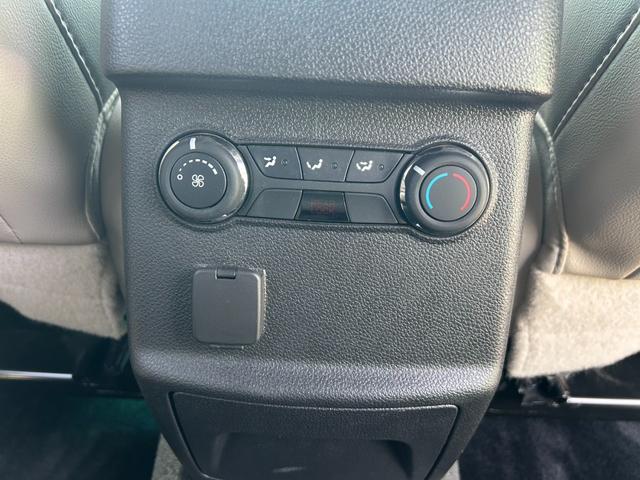 エクスプローラー ＸＬＴ　エコブースト　ディスプレイオーディオ　Ｂｌｕｅｔｏｏｔｈ　サイド・バックカメラ　ベージュレザーシート　シートヒーター　パワーシート　ルーフレール　ＥＴＣ　クルーズコントロール　ディスチャージヘッドライト（31枚目）