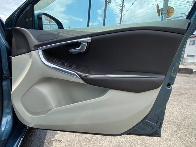 Ｖ４０ Ｔ４　ＳＥ　ポールスター　レザーパッケージ　純正ＨＤＤナビ・フルセグ　バックカメラ　シティセーフティ　アダプティブクルーズコントロール　アクティブＨＩＤヘッドライト　ＢＳＭ　パワーシート　シートヒーター　ＥＴＣ（29枚目）