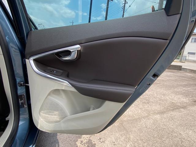 Ｖ４０ Ｔ４　ＳＥ　ポールスター　レザーパッケージ　純正ＨＤＤナビ・フルセグ　バックカメラ　シティセーフティ　アダプティブクルーズコントロール　アクティブＨＩＤヘッドライト　ＢＳＭ　パワーシート　シートヒーター　ＥＴＣ（31枚目）