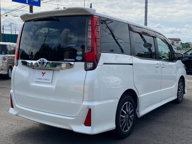 ノア Ｓｉ　ワンオーナー車　純正９インチナビ　純正フリップダウンモニター　ＥＴＣ　両側電動スライドドア　ＬＥＤヘッドライト　セーフティセンスＣ　プリクラ　コーナーセンサー　フルセグ　バックモニター　純正アルミ（2枚目）