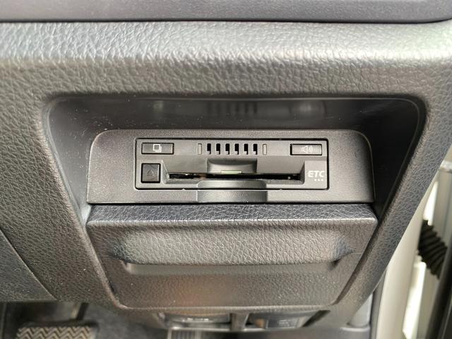 ノア Ｓｉ　ワンオーナー車　純正９インチナビ　純正フリップダウンモニター　ＥＴＣ　両側電動スライドドア　ＬＥＤヘッドライト　セーフティセンスＣ　プリクラ　コーナーセンサー　フルセグ　バックモニター　純正アルミ（8枚目）
