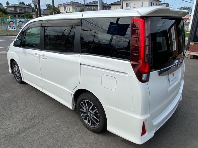ノア Ｓｉ　ワンオーナー車　純正９インチナビ　純正フリップダウンモニター　ＥＴＣ　両側電動スライドドア　ＬＥＤヘッドライト　セーフティセンスＣ　プリクラ　コーナーセンサー　フルセグ　バックモニター　純正アルミ（17枚目）