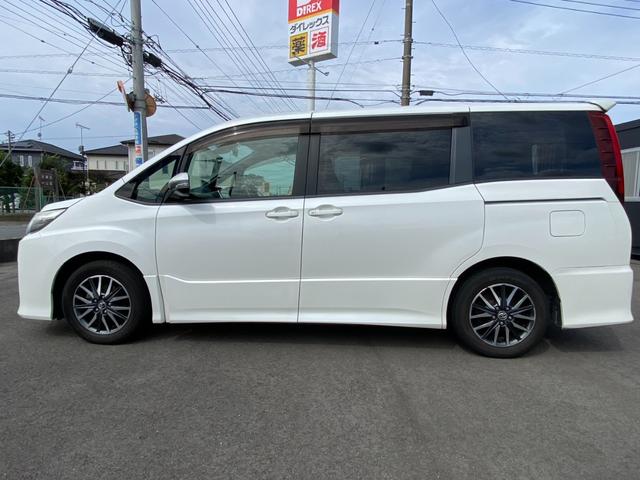 ノア Ｓｉ　ワンオーナー車　純正９インチナビ　純正フリップダウンモニター　ＥＴＣ　両側電動スライドドア　ＬＥＤヘッドライト　セーフティセンスＣ　プリクラ　コーナーセンサー　フルセグ　バックモニター　純正アルミ（18枚目）