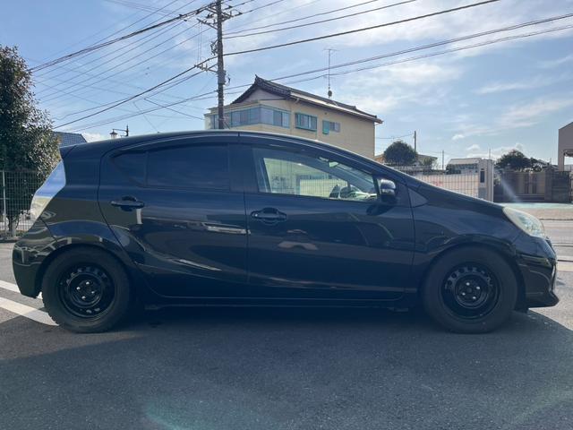 アクア Ｓ　ガナドールマフラー／社外ナビ／バックモニター／フルセグＴＶ／ＣＤ・ＤＶＤ再生／Ｂｌｕｅｔｏｏｔｈ音楽再生／オートライト／オートリトラクタブルミラー／ＥＴＣ／プッシュスタート／ＬＥＤバルブ／スペアキー（3枚目）