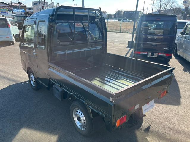 スーパーキャリイ Ｘ　禁煙車／ワンオーナー／ＡＴ車／ＬＥＤヘッドランプ／デュアルカメラブレーキサポート／三方開／レーンアシスト／アイドリングストップ／フォグランプ／エアコン／パワステ／パワーウインドウ／スペアキー（16枚目）