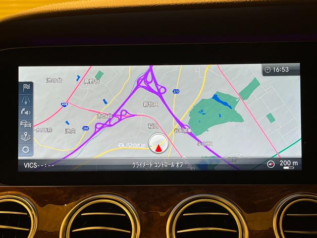 Ｅクラス Ｅ４００　４マチック　エクスクルーシブ　エクスクルーシブパッケージ　３６０°カメラシステム　ブルメスターサウンド　パノラミックスライディングルーフ　白革シート　エアサスペンション　ＡＣＣ　純正ナビ　シートヒーター　Ｂｌｕｅｔｏｏｔｈ（44枚目）