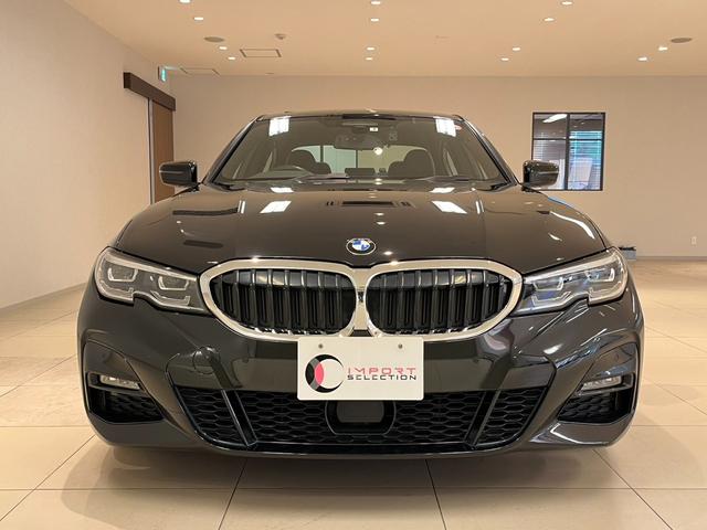 ３２０ｉ　Ｍスポーツ　ハイラインパッケージ　コンフォートパッケージ　ハイラインパッケージ　黒革シート　アダプティブクルーズコントロール　アンビエントライト　レーンアシスト　シートヒーター　電動シート　純正ナビゲーション　電動トランク(5枚目)